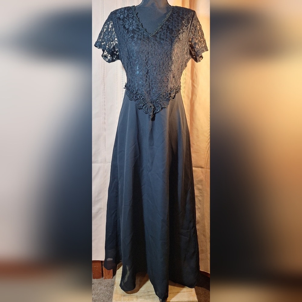 VERONICA Elegant Black Evening Dress with Lace Bodice